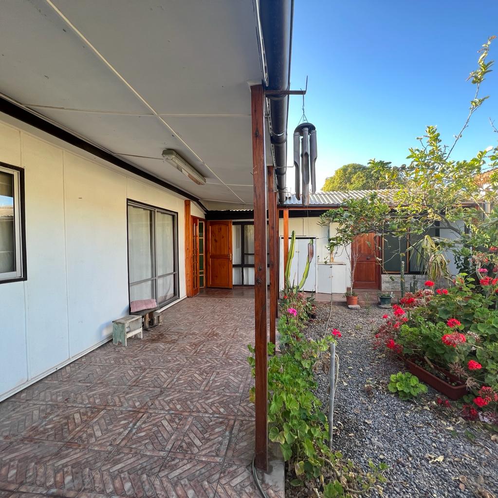 AMPLIA CASA - CALLE VAN BUREN.-